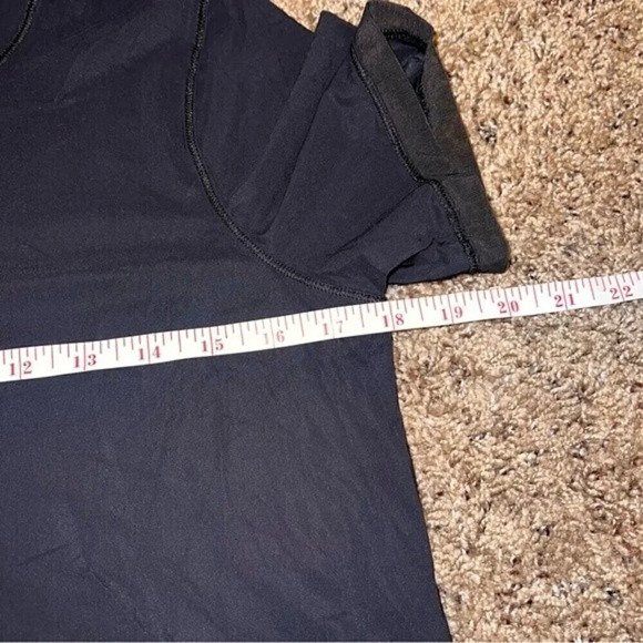 Lululemon Sole Training Short Sleeve Size 4 - Picture 7 of 8